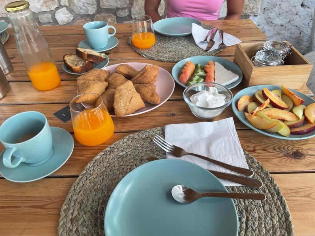 Elpis Guest House Himarë Eksteriør billede